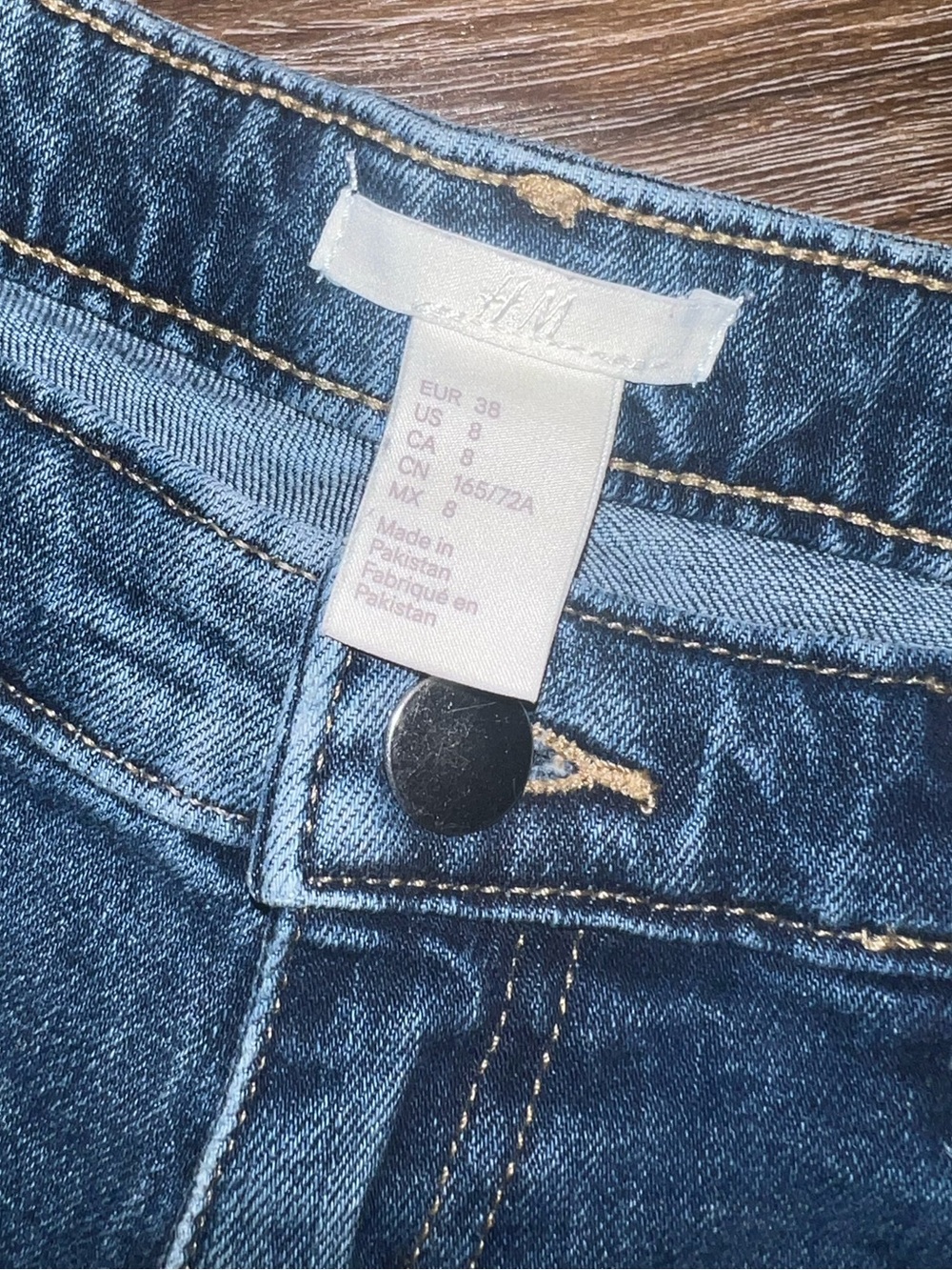 H&M Dark Blue Distressed Frayed Rolled Cuff Denim Shorts, Size 8 - Picture 2 of 7